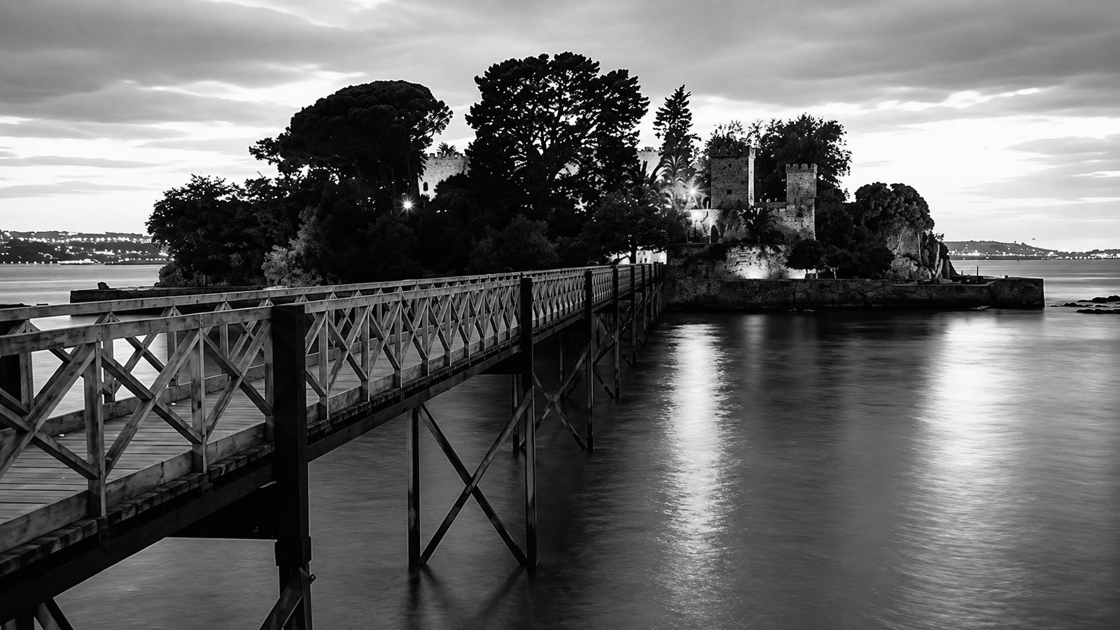 Puente al Castillo de Santa Cruz, Oleiros